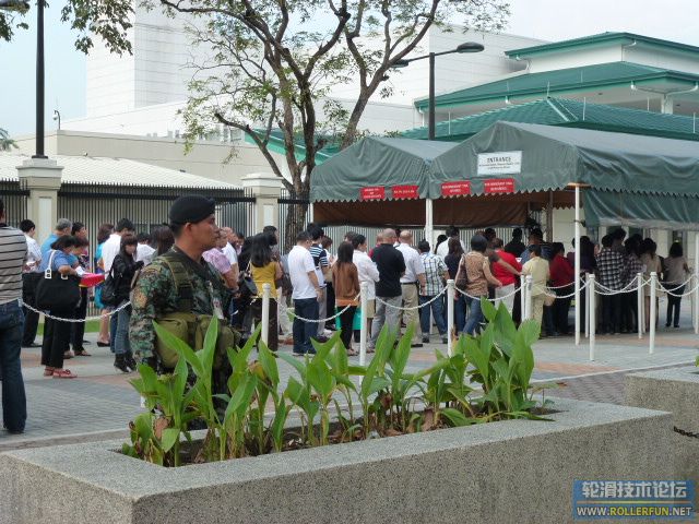 美国使馆前排队签证的人流