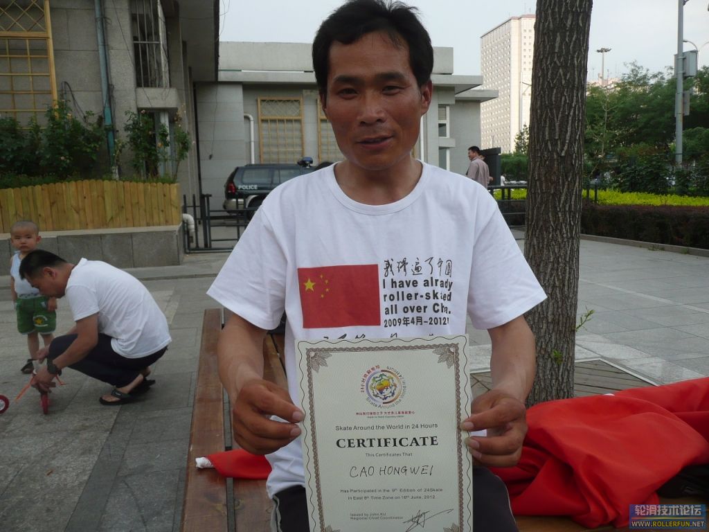 Mr. Cao with 24Skate Certificate