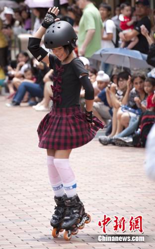 "轮滑天才"圆梦香港迪士尼 杰克逊舞蹈征服观众