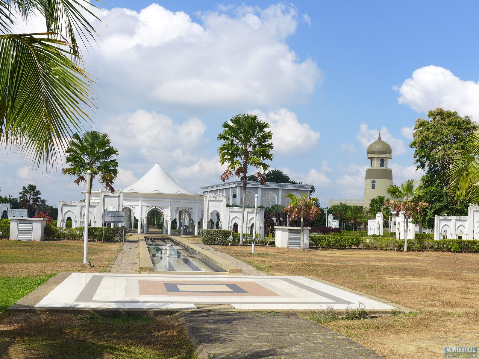 马来最美的水晶清真寺庭院