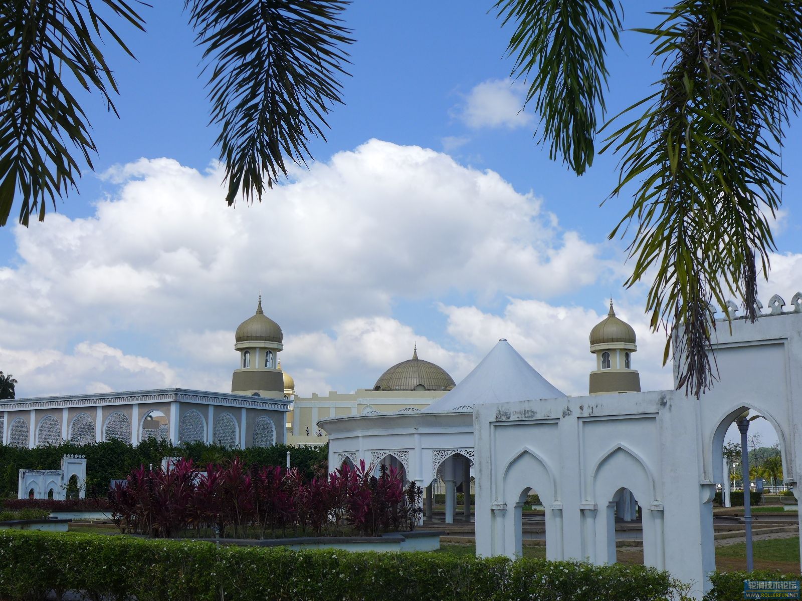 马来最美的水晶清真寺庭院