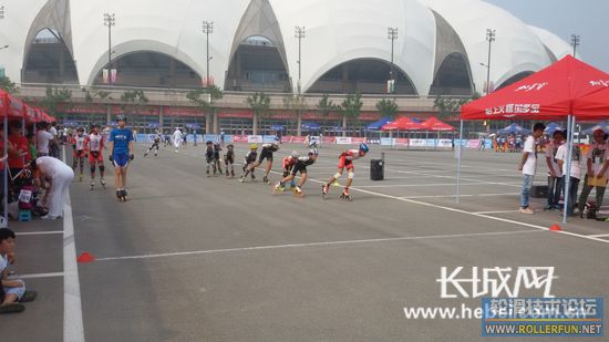 河北省首届轮滑节在沧州体育场拉开帷幕