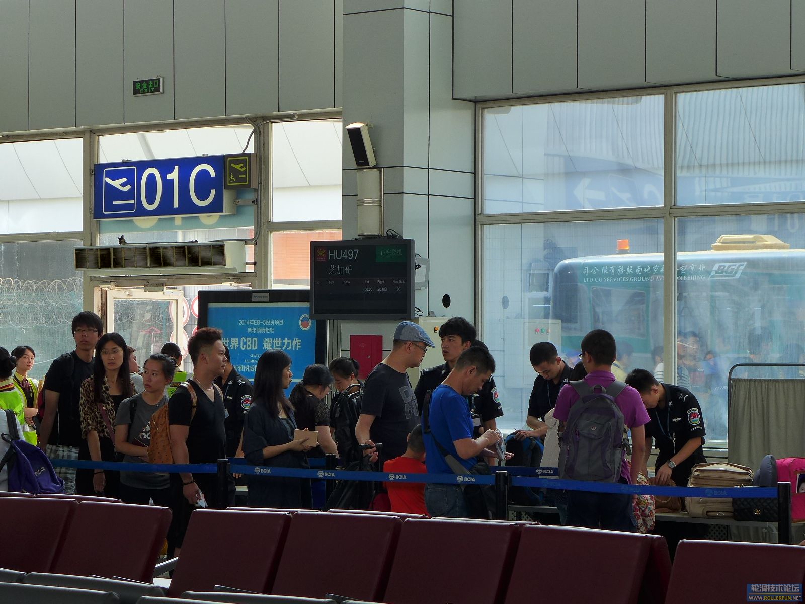 911之际，北京首都机场飞往美国的航班增加了一道登机前安检