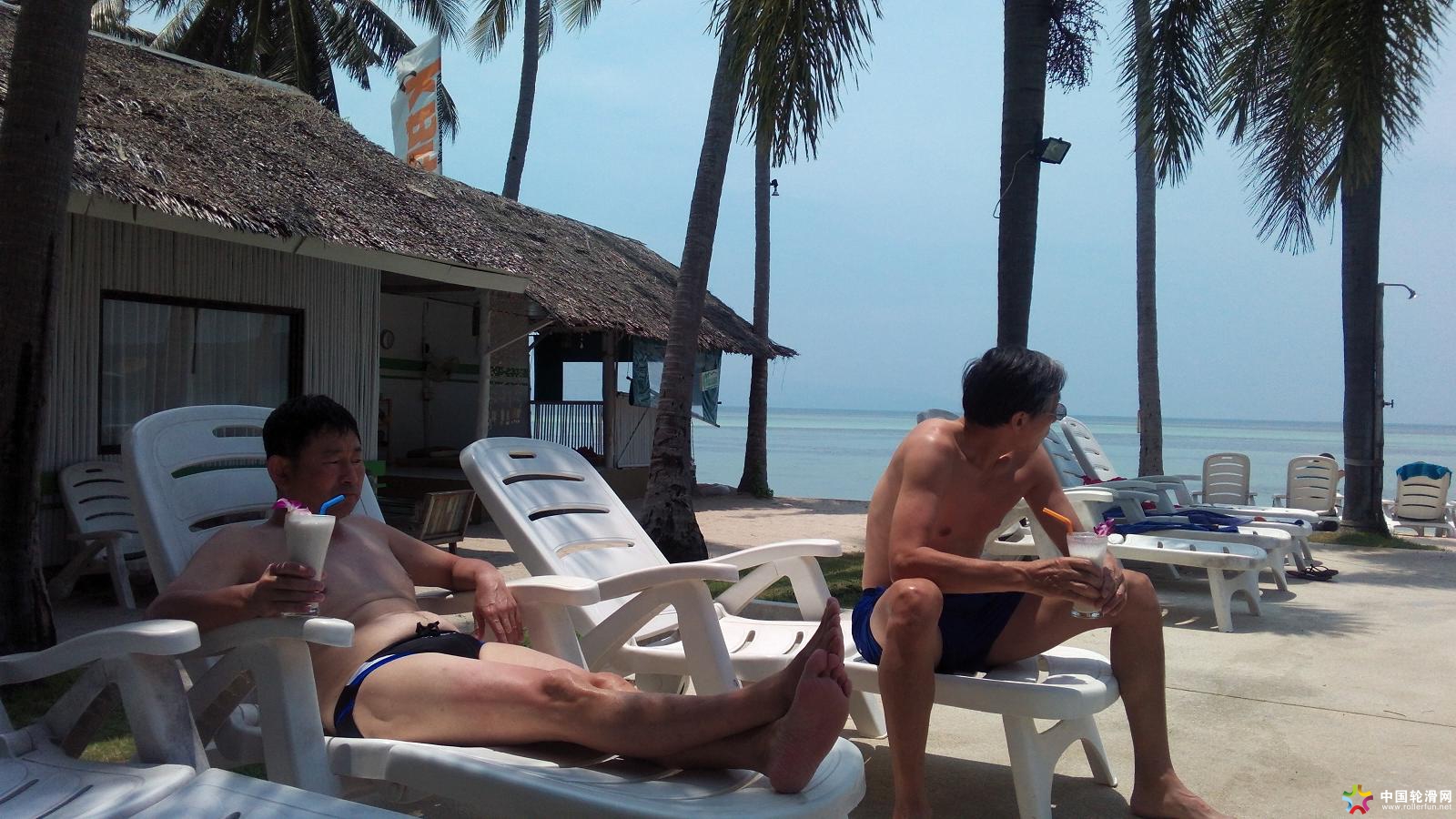我和口外人在泰国海滩享受阳光